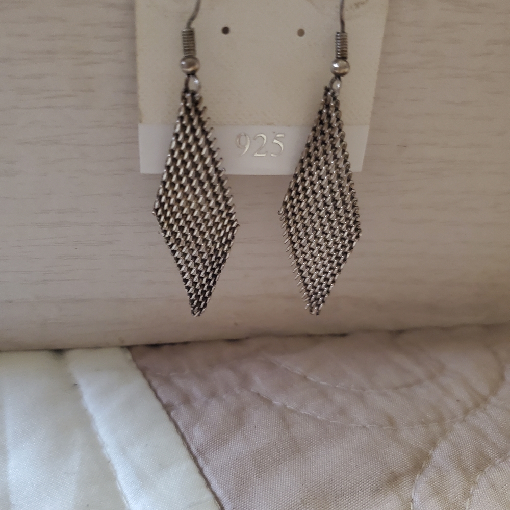 Elegant Silver Mesh Drop Earrings - Picture 3 of 6